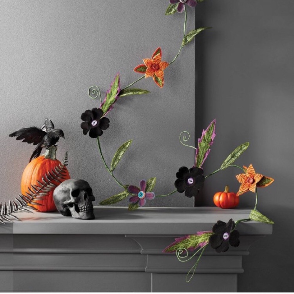 NEW HYDE AND EEK HALLOWEEN GARLAND
